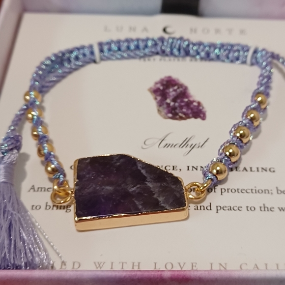LUNA NORTE NATURAL AMETHYST GEMSTONES W/ TASSELS ADJUSTABLE STRING BRACELET - Picture 2 of 10